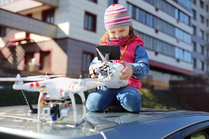 Детские квадрокоптеры. Обзор лучших моделей дронов для детей.